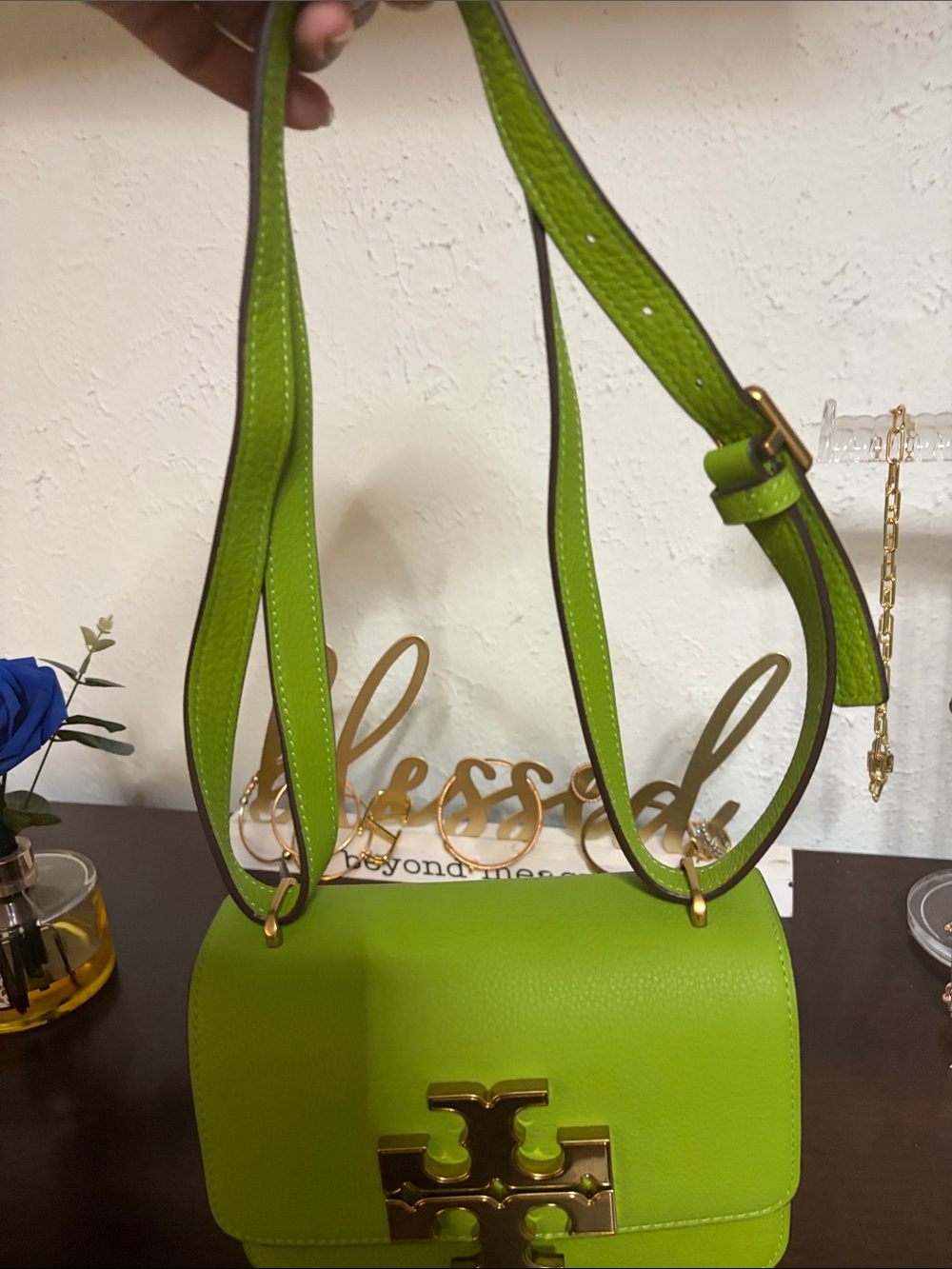 Tory Burch Lime Green Leather Crossbody with Gold Logo - Picture 9 of 9